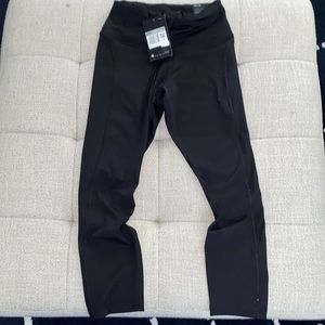 Nike mid rise brand new crop length tight fit pants. Size xs